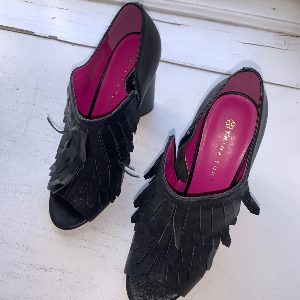 Cool and fun Game of Thrones inspired chunk heel pump with peep toe